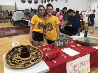 Spanish Club welcomes new members at Activity Fair